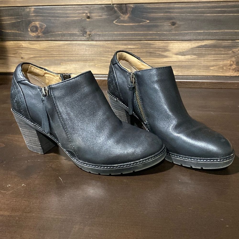 Halsa Rylee Floral Embossed Leather Bootie Size 7.5